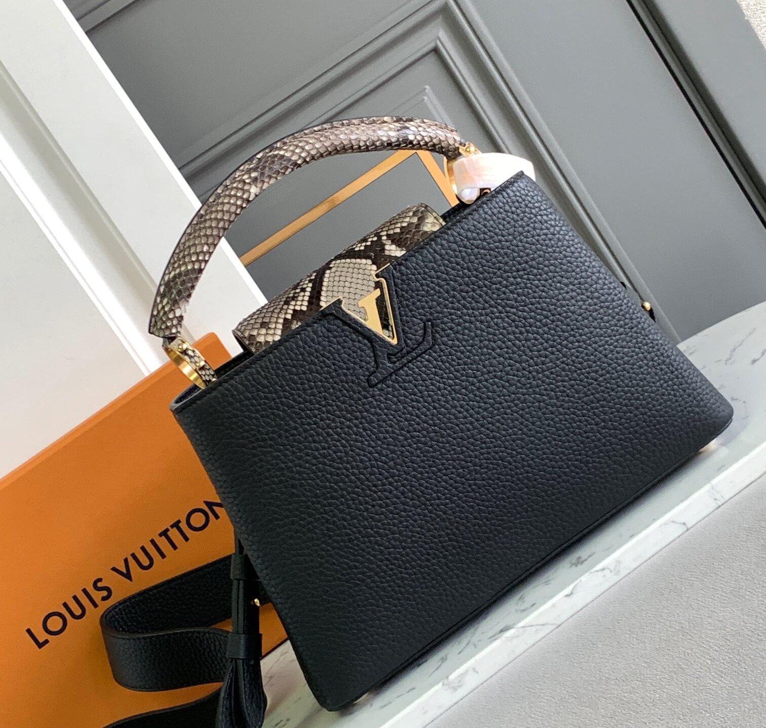 Louis Vuitton Capucines Bag M80071 Black